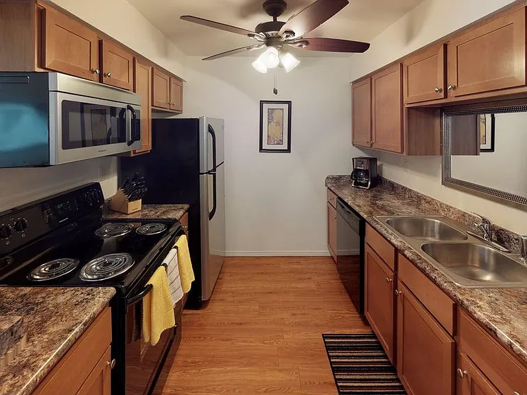 Metroplex Apartments — Photo 51