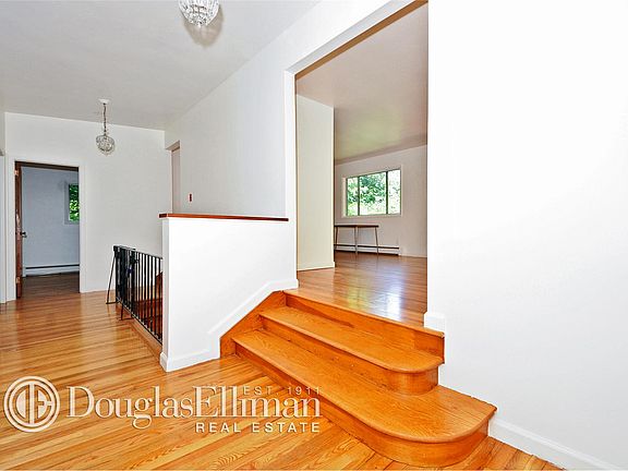 5th image of 44 Herbert Ave