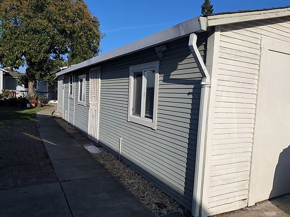 4th image of 22456 Fuller Ave #2