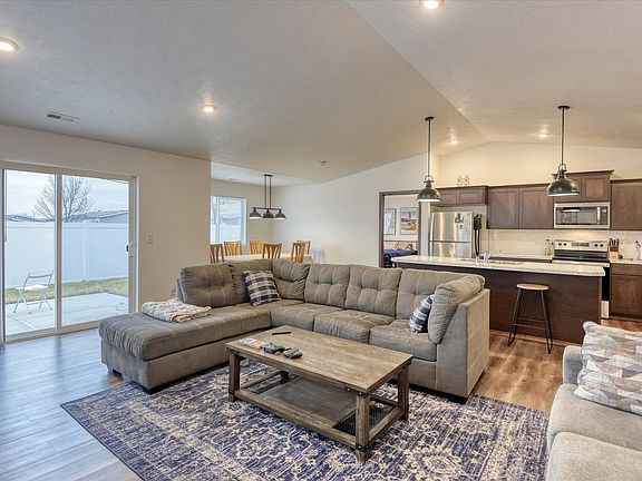 2nd image of 10330 W Salmonberry Rd