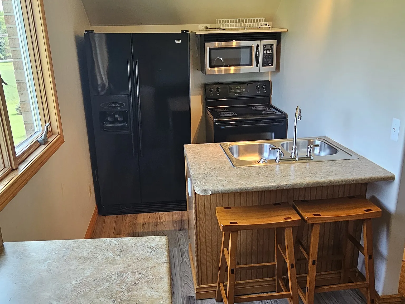 5805 Lynd Rd — Photo 1