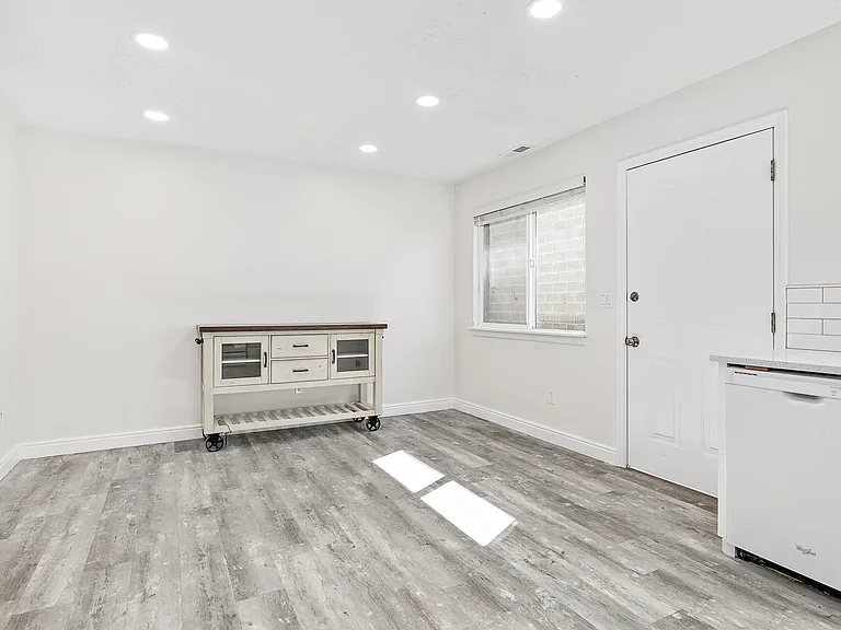 205 N Geneva Rd #13 — Photo 5