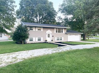 2932 S Kingsley Dr, Decatur, IL 62521