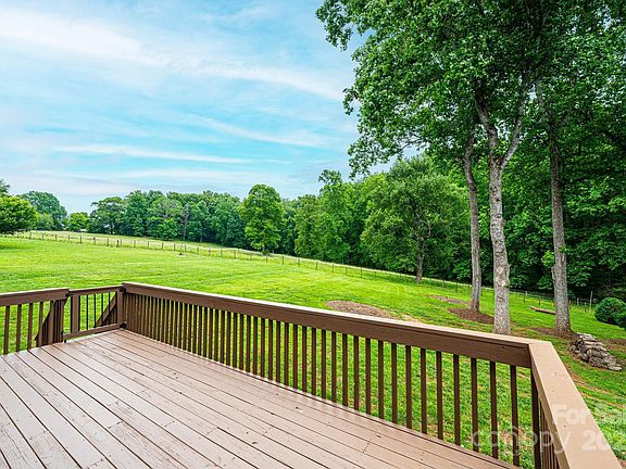 5th image of 2728 Touchstone Cir