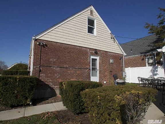 4th image of 906 Center Dr