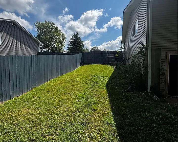 109 Redwood Rd — Photo 2