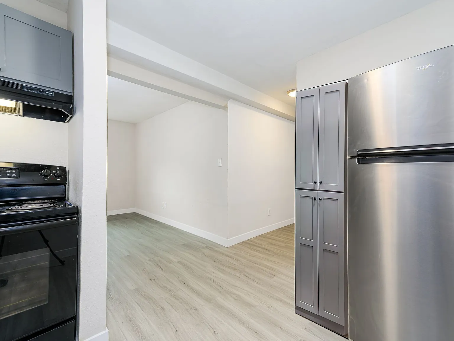 Oak Park Apartments — Photo 3