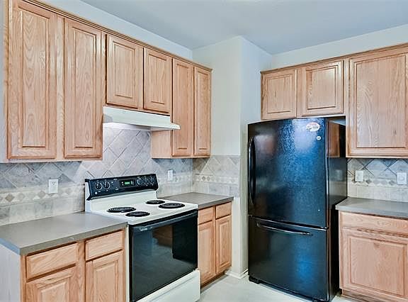 4th image of 3007 Hobble Ct