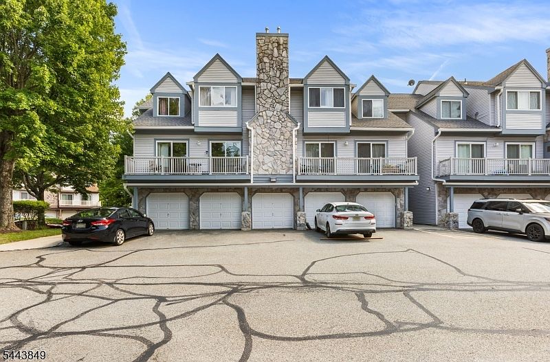 1st image of 5 Garden Ct