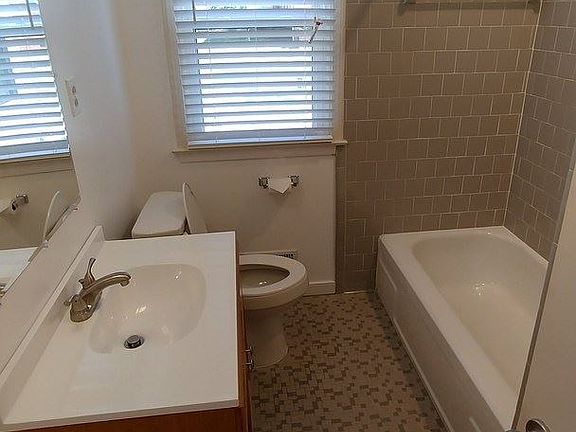 4th image of 8800 Claymont Dr