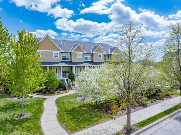 2952 Clover Ridge Dr, Chaska, MN 55318
