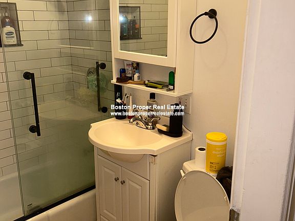 2nd image of 451 Beacon St APT 3