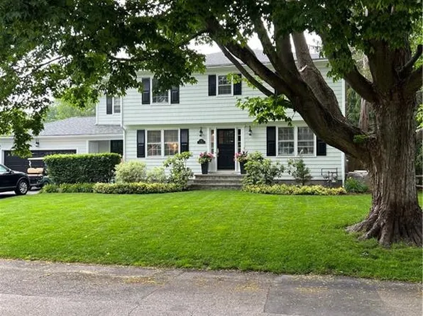 18 Eton Rd, Barrington, RI 02806
