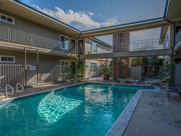 415 E Foothill Blvd #4 — Photo 12