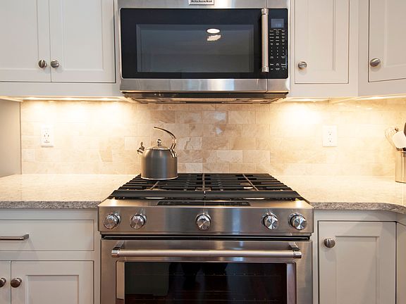 Kitchen - Main Floor