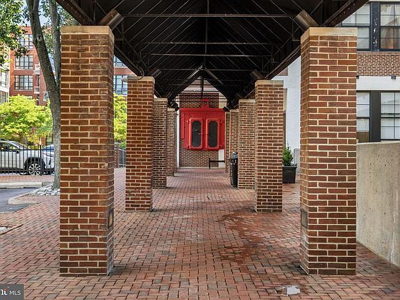 5th image of 315 New St APT 618