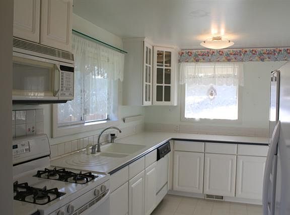 3rd image of 2202 Dickinson Ave NW