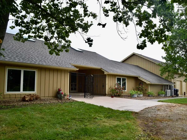 8045 SE 29th St, Tecumseh, KS 66542