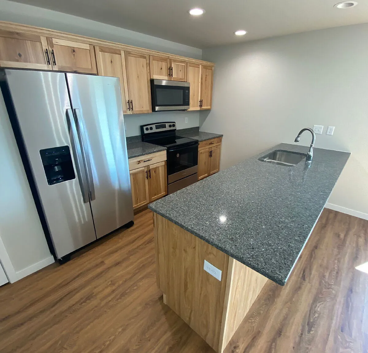 3 bed, 2.5 bath, 1500 sqft, $1,950 — Photo 1