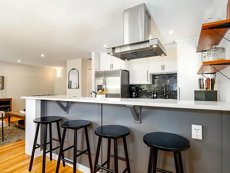 3242 Perry St — Photo 4