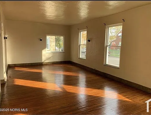 3 bed, 1600 sqft, $1,300 — Photo 2