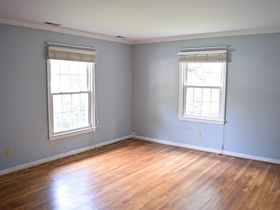 4th image of 176 Cornell Dr