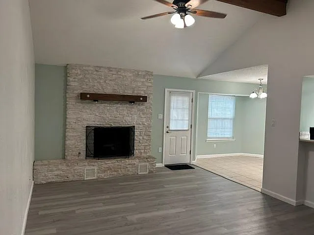 3 bed, 2.0 bath, 1144 sqft, $1,700 — Photo 3