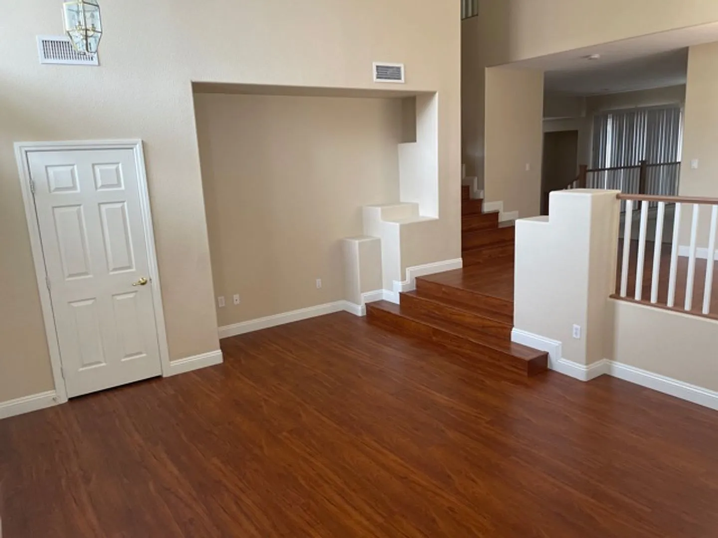 Great Home Inside Guard Gated Rhodes Ranch Community — Photo 3