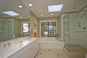 Master bathroom :: 3635 Ralston Avenue