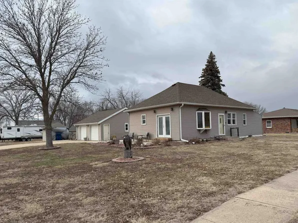 313 N 1st St, David City, NE 68632