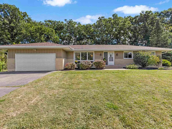 2245 Woodland Ct, Freeport, IL 61032