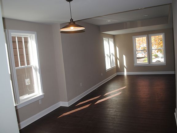 4th image of 149 Bloomfield Ave