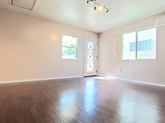 5th image of 3326 Kelburn Ave