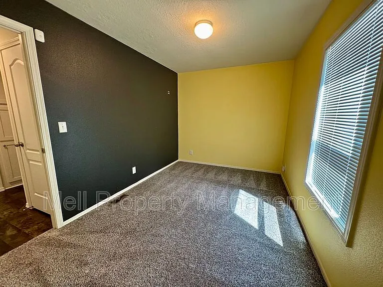 191 E Parkway Blvd — Photo 16