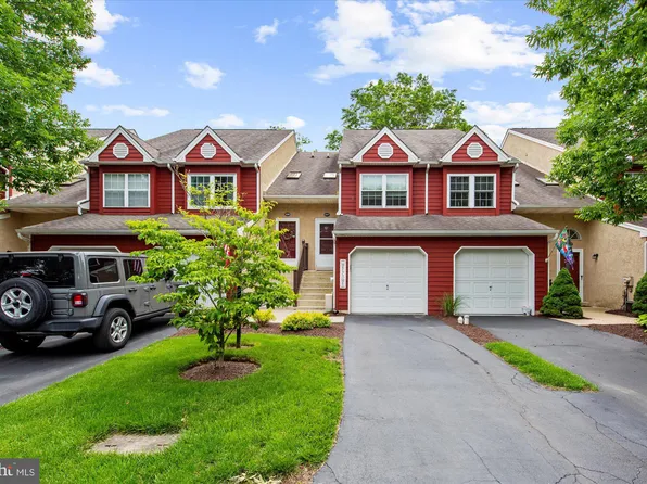 207 Fairfield Ct #207, West Chester, PA 19382