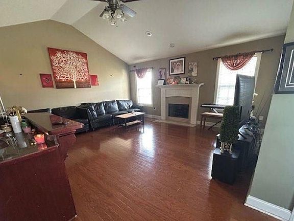 4th image of 741 Sugarberry Ave