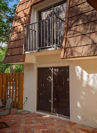 4th image of 1450 Park Shore Cir APT 1