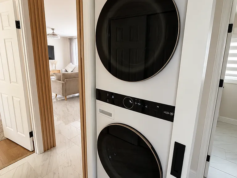 Enjoy the convenience of a brand-new, top-of-the-line LG Tower washer/dryer set in the main house. Ideal for families, beach days, long-term stays, corporate housing, and seasonal guests.