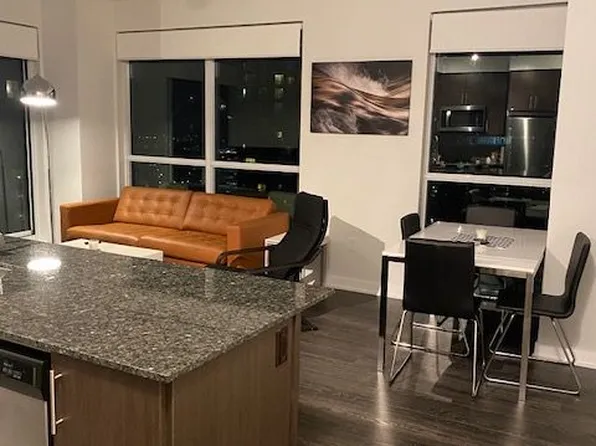 4055 Parkside Village Dr #2918, Mississauga, ON L5B 0K2