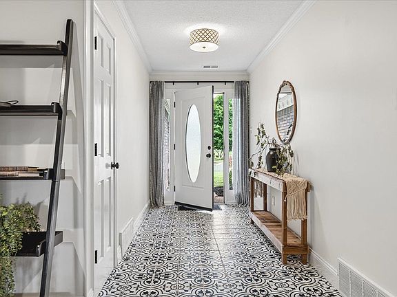 3rd image of 6734 Rabbit Den Cv