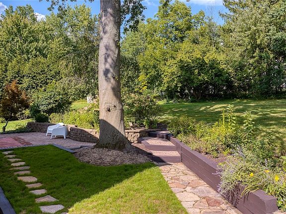 3rd image of 77 Parmelee Dr
