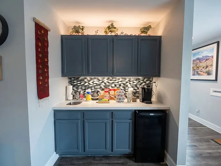 Hill Country Apartments — Photo 24