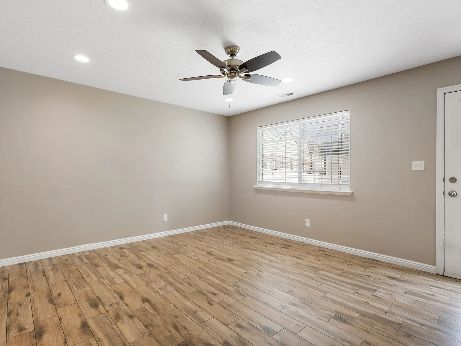 3 bed, 2.5 bath, 1500 sqft, $2,250 — Photo 3