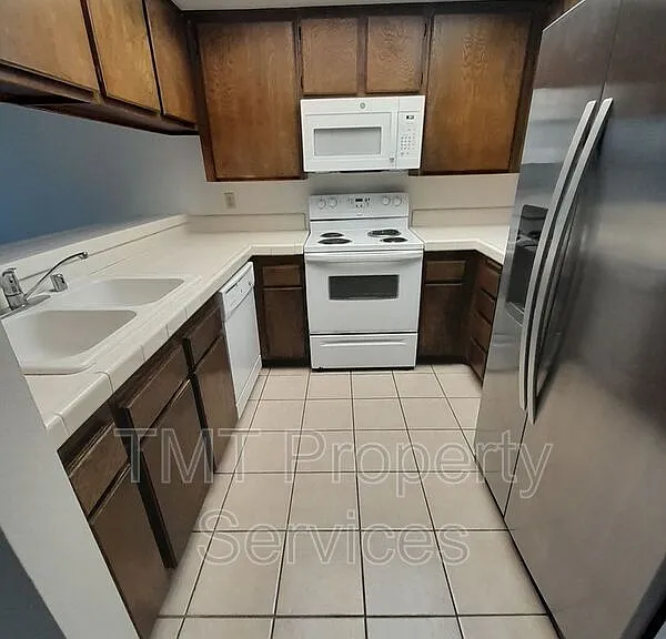 413 E Rice Ranch Rd — Photo 3