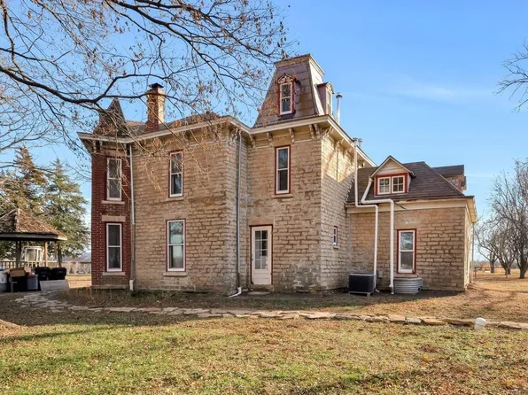 4831 SE 61st St, Berryton, KS 66409