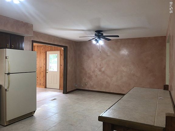 4th image of 207 Park Ct