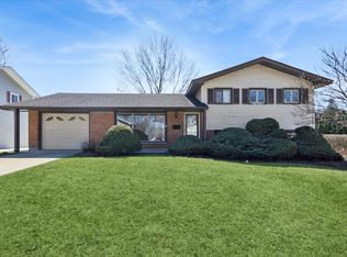 465 W Newport Rd, Hoffman Estates, IL 60169