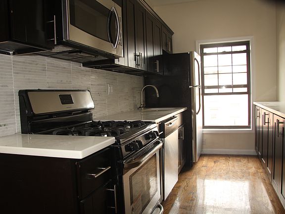 2nd image of 202 Madison St #2