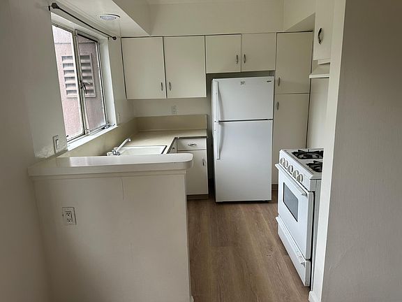 2nd image of 295 S Hudson Ave APT 5