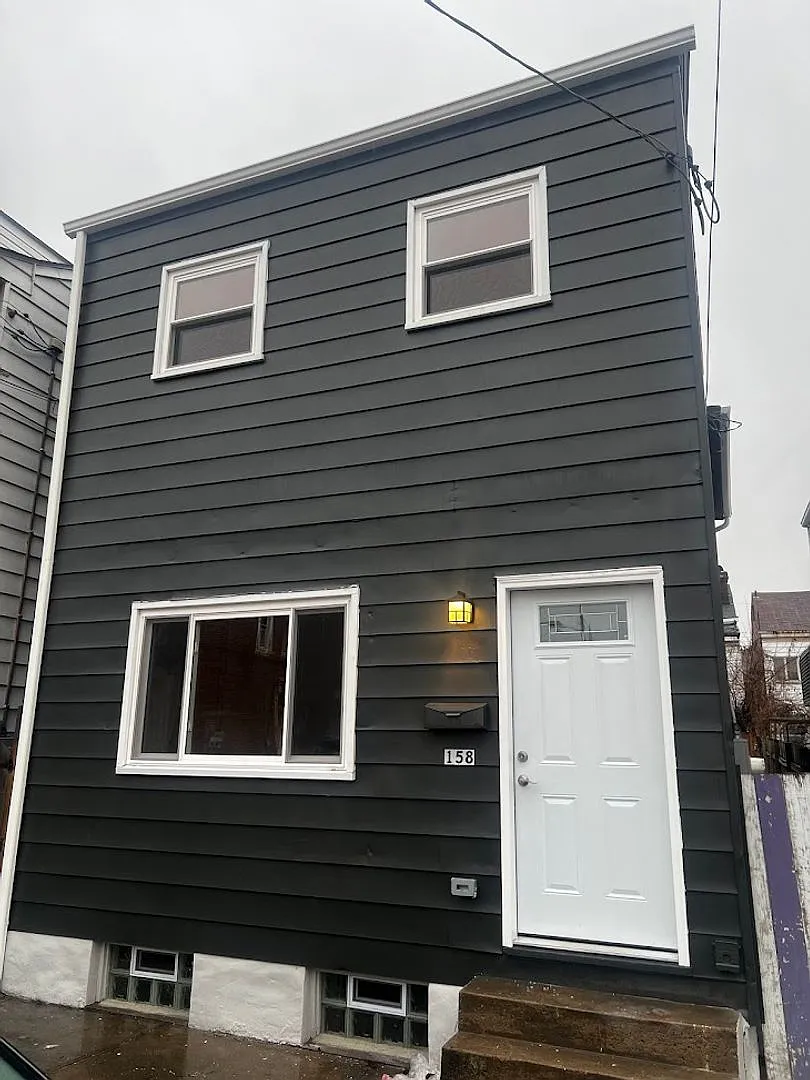 Newly Renovated 3 Bedroom Home In The Southside. Available November. — Photo 2